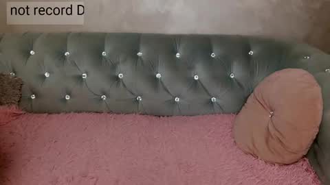 xqueencarox online show from November 11, 1:05 am