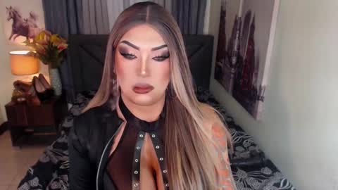 Snapshot of xshadowseductressmitchx chatting on January 14, 10:12 pm Cattaleya online show from January 14, 10:12 pm