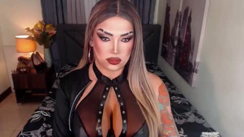 Snapshot of xshadowseductressmitchx chatting on January 15, 9:51 pm Cattaleya online show from January 15, 9:51 pm