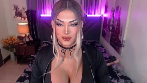 Snapshot of xshadowseductressmitchx chatting on January 25, 1:21 am Cattaleya online show from January 25, 1:21 am