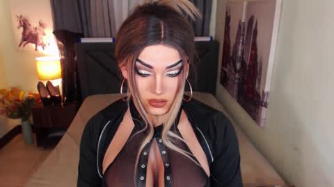 Snapshot of xshadowseductressmitchx chatting on February 13, 12:57 am Cattaleya online show from February 13, 12:57 am