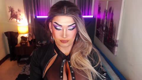 Snapshot of xshadowseductressmitchx chatting on February 19, 11:38 am Cattaleya online show from February 19, 11:38 am