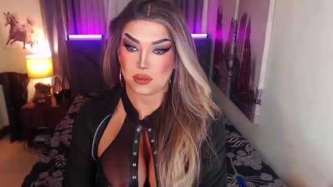 Snapshot of xshadowseductressmitchx chatting on February 20, 4:39 am Cattaleya online show from February 20, 4:39 am