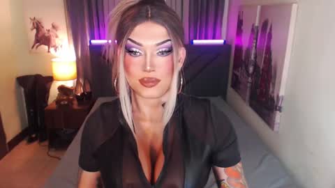 Snapshot of xshadowseductressmitchx chatting on February 26, 1:52 pm Cattaleya online show from February 26, 1:52 pm