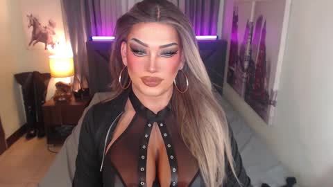 Snapshot of xshadowseductressmitchx chatting on March 1, 12:34 pm Cattaleya online show from March 1, 12:34 pm