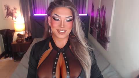 Snapshot of xshadowseductressmitchx chatting on March 2, 10:03 am Cattaleya online show from March 2, 10:03 am