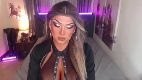 Snapshot of xshadowseductressmitchx chatting on March 2, 1:05 pm Cattaleya online show from March 2, 1:05 pm