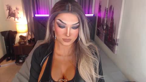 Snapshot of xshadowseductressmitchx chatting on March 3, 9:22 am Cattaleya online show from March 3, 9:22 am