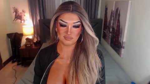 Snapshot of xshadowseductressmitchx chatting on March 8, 4:12 am Cattaleya online show from March 8, 4:12 am