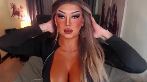 Snapshot of xshadowseductressmitchx chatting on March 11, 2:32 am Cattaleya online show from March 11, 2:32 am