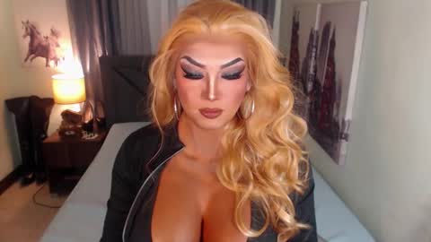 Snapshot of xshadowseductressmitchx chatting on March 12, 3:35 am Cattaleya online show from March 12, 3:35 am