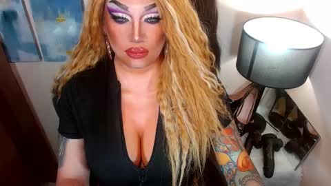 Snapshot of xshadowseductressmitchx chatting on September 18, 4:03 am Cattaleya online show from September 18, 4:03 am