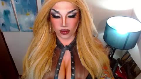 Snapshot of xshadowseductressmitchx chatting on September 29, 6:51 am Cattaleya online show from September 29, 6:51 am