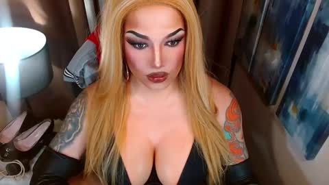 Snapshot of xshadowseductressmitchx chatting on November 30, 7:56 am Cattaleya online show from November 30, 7:56 am