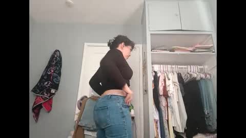 Snapshot of xsillymillyx chatting on October 7, 11:13 pm Mille online show from October 7, 11:13 pm