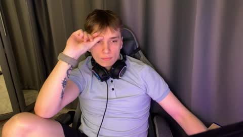 DerekHehe online show from January 11, 8:25 pm