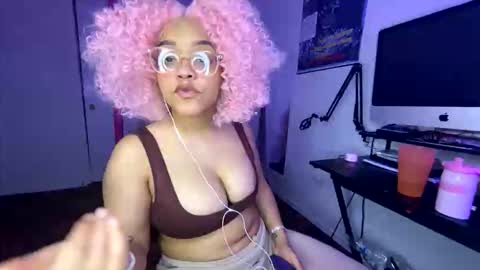 xStarGazingx online show from March 10, 7:13 am