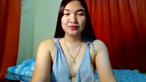 Snapshot of xsweetiemajax chatting on January 5, 2:17 am HI IM PAULINE online show from January 5, 2:17 am
