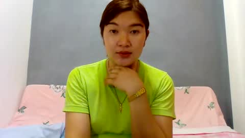 Snapshot of xsweetiemajax chatting on November 13, 12:09 am HI IM PAULINE online show from November 13, 12:09 am