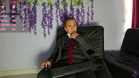 xthesexybossx online show from February 7, 6:00 pm