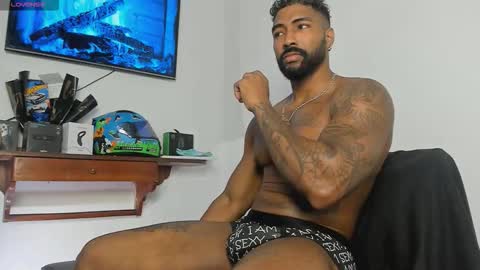 Snapshot of xtipp3r chatting on November 23, 12:05 pm Stipp3r online show from November 23, 12:05 pm