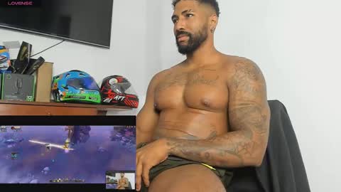 Snapshot of xtipp3r chatting on December 4, 12:58 pm Stipp3r online show from December 4, 12:58 pm