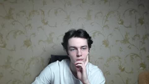 Snapshot of xtraqqq chatting on December 18, 11:00 pm traqqq online show from December 18, 11:00 pm