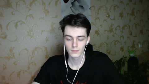 traqqq online show from April 4, 8:28 pm