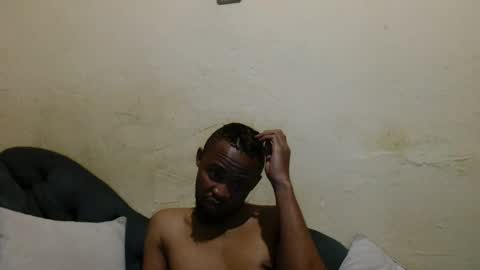 Snapshot of xtroyxxx chatting on May 9, 10:59 pm Troy online show from May 9, 10:59 pm