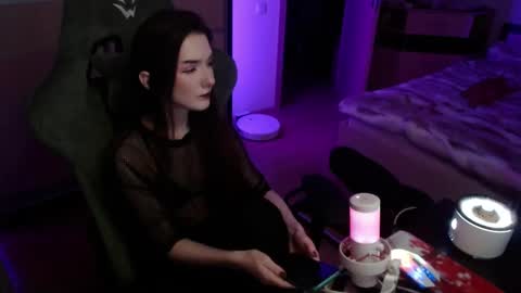 Snapshot of xunamora chatting on January 6, 5:27 pm Alice online show from January 6, 5:27 pm