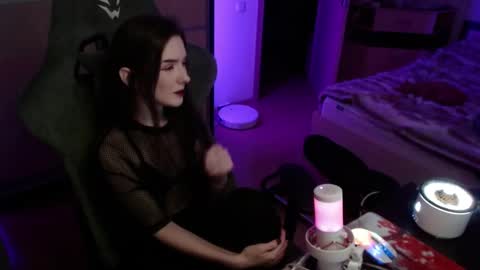 Snapshot of xunamora chatting on January 7, 5:04 pm Alice online show from January 7, 5:04 pm