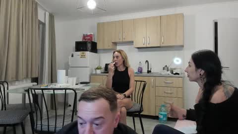 xveryhotcouple online show from November 3, 6:31 pm