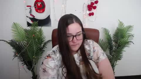 Snapshot of xx_daniella_xx chatting on May 13, 6:44 am xx daniella xx online show from May 13, 6:44 am