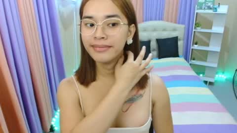 CHLOES ROOM online show from March 23, 6:06 am