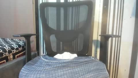 Snapshot of xxhotbodyforcumxx chatting on January 15, 4:11 pm Coco online show from January 15, 4:11 pm