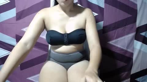 Snapshot of xxhott_ chatting on November 24, 12:38 pm xxhott_ online show from November 24, 12:38 pm