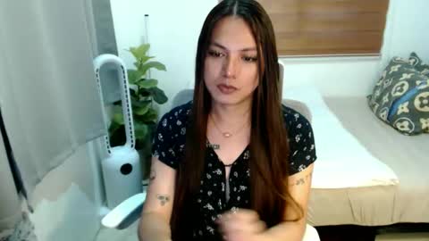 Snapshot of xxjulielovesyouxx chatting on October 13, 9:37 pm July online show from October 13, 9:37 pm