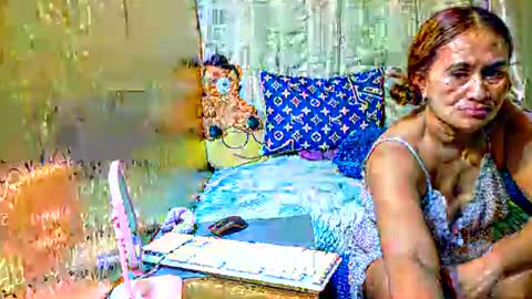 Snapshot of xxloveheart chatting on May 9, 1:00 am xxloveheart online show from May 9, 1:00 am
