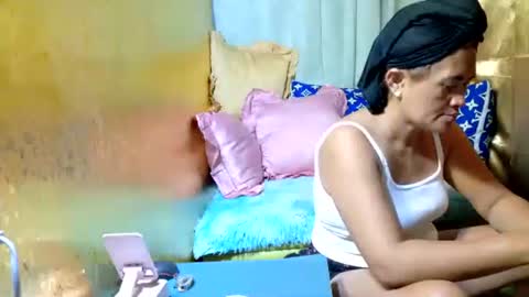 Snapshot of xxloveheart chatting on May 18, 5:57 am xxloveheart online show from May 18, 5:57 am