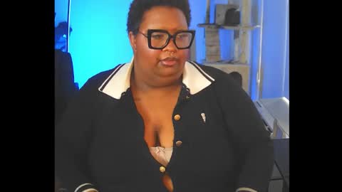 Snapshot of xxmoniquestarrxx chatting on February 22, 7:23 pm Thee Baddest BBW online show from February 22, 7:23 pm