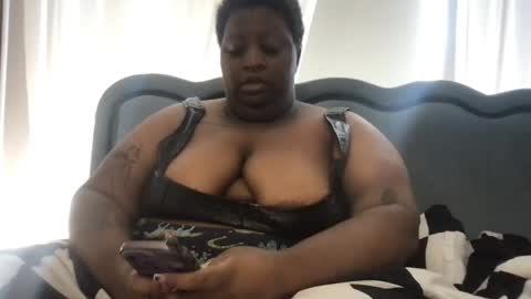 Snapshot of xxmoniquestarrxx chatting on May 4, 4:03 pm Thee Baddest BBW online show from May 4, 4:03 pm