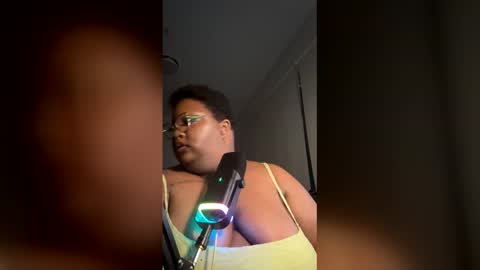 Snapshot of xxmoniquestarrxx chatting on May 20, 1:12 am Thee Baddest BBW online show from May 20, 1:12 am
