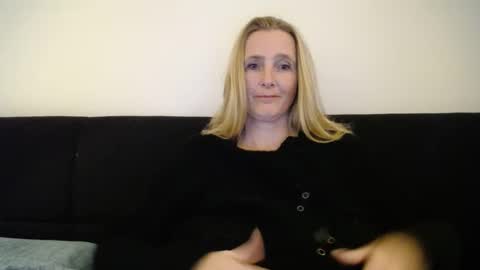 Snapshot of xxnikkie chatting on December 11, 7:36 pm Nikkie online show from December 11, 7:36 pm