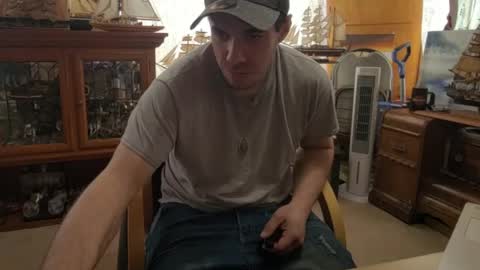 xxScubaStevexx online show from April 2, 6:16 pm