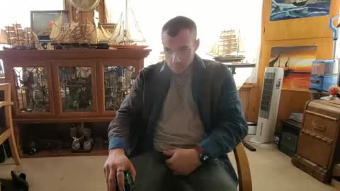 xxScubaStevexx online show from April 24, 2:30 pm