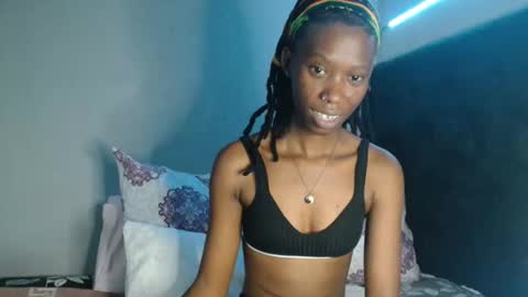 Snapshot of xxsexytalia28 chatting on February 21, 9:21 am xxsexytalia28 online show from February 21, 9:21 am