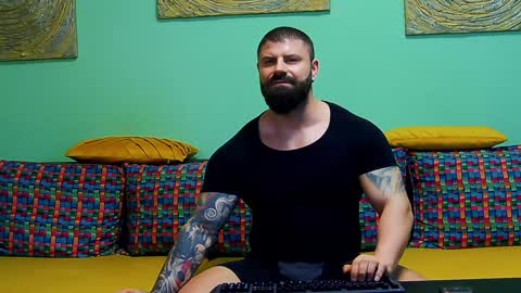 Snapshot of xxtreamleonard chatting on February 2, 12:02 pm Xtream Leonard online show from February 2, 12:02 pm