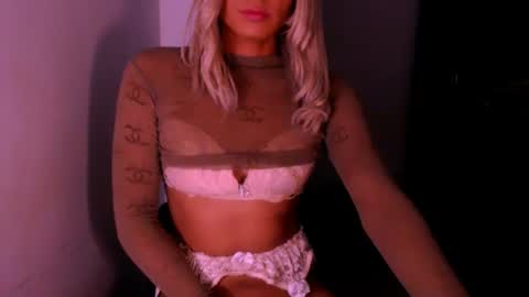 Snapshot of xxxanonymousloverxxx chatting on October 2, 4:30 am Chiara online show from October 2, 4:30 am