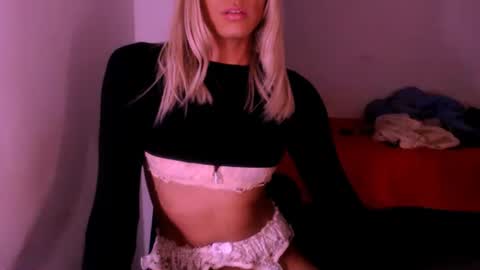 Snapshot of xxxanonymousloverxxx chatting on November 11, 7:19 am Chiara online show from November 11, 7:19 am