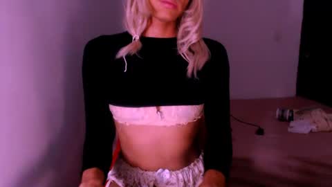 Snapshot of xxxanonymousloverxxx chatting on November 15, 6:11 am Chiara online show from November 15, 6:11 am